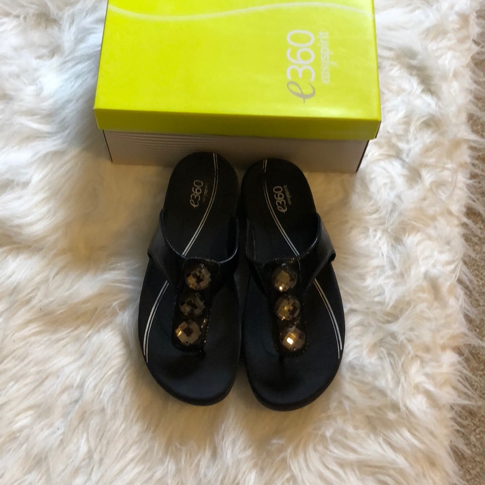 Easy Spirit E360 flip flops